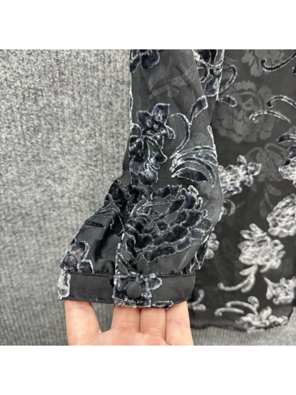 Torrid Burnout Velvet Sheer Top Womens 1 Black Floral Harper 3/4 Sleeve V-Neck - Picture 4 of 11